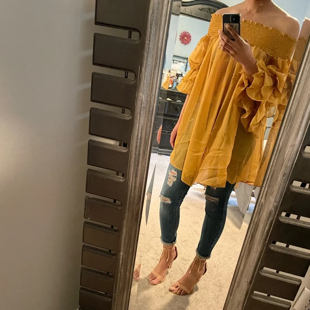 🔥OFF THE SHOULDER🔥 - Picture 2 of 4